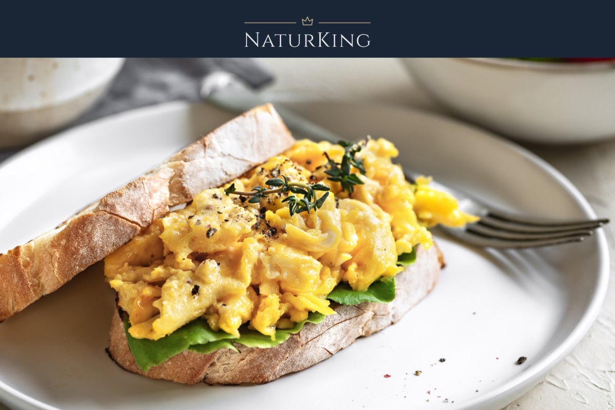 Omletă cu Legume și Pâine Fără Gluten - Rețetă Sănătoasă pentru Mic Dejun
